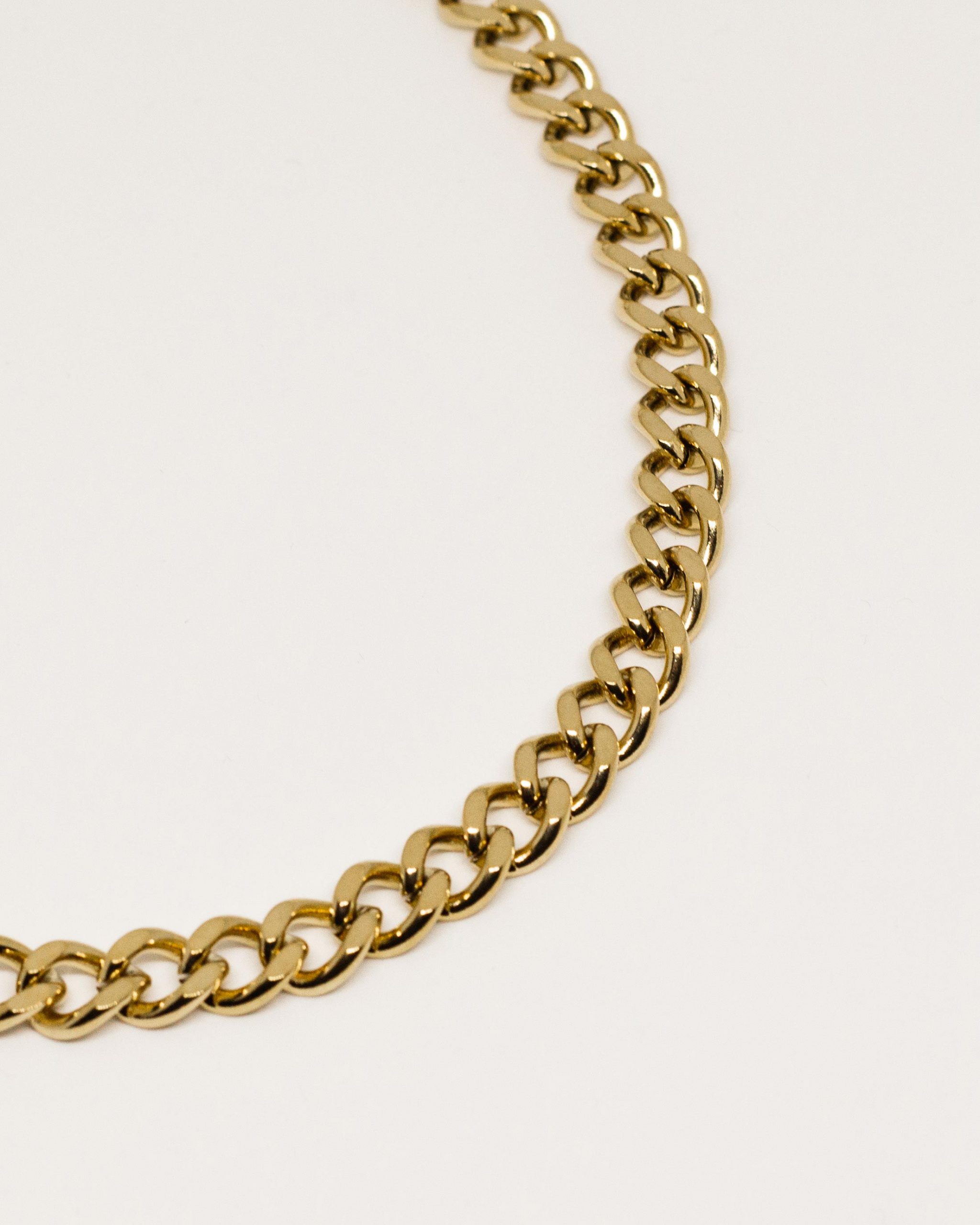Collier Isis