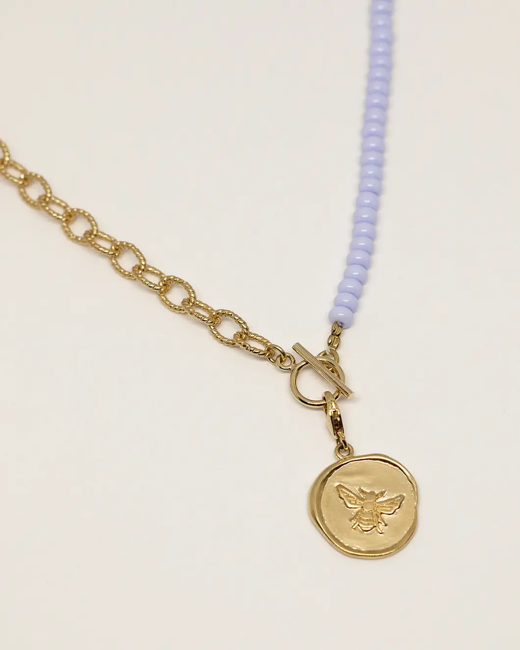 collier perles de rocailles pendentif abeille