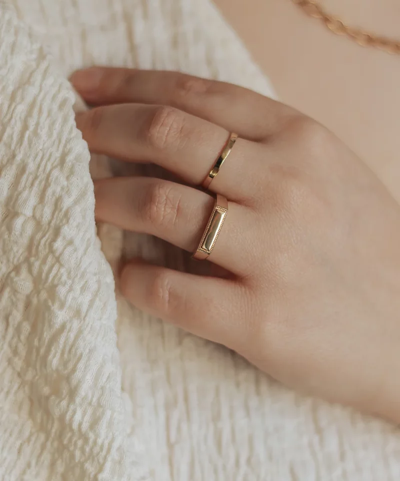 Bague chevaliere personnalisee gravure lina 004