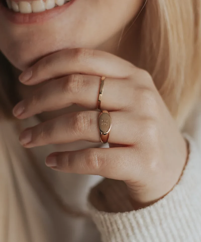 Bague chevaliere personnalisee gravure morgane 003