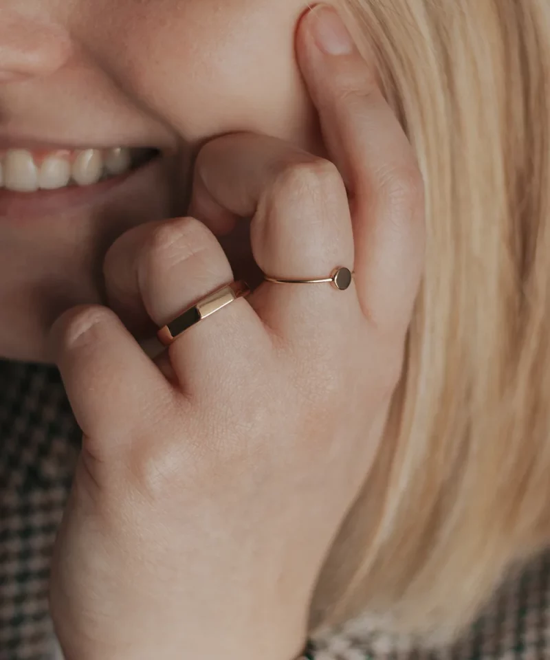 Bague hexagone gravure roxanne 003